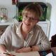 Julia Heinze ist Bühnenmalerin und zeichnet gern Porträts