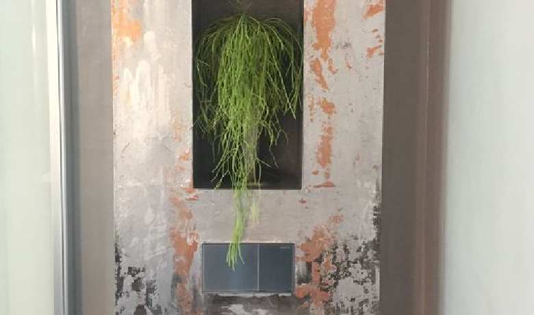 Neues Projekt (10) Eine Wand im Bad kunstvoll gestaltet von Betina Kuecholl