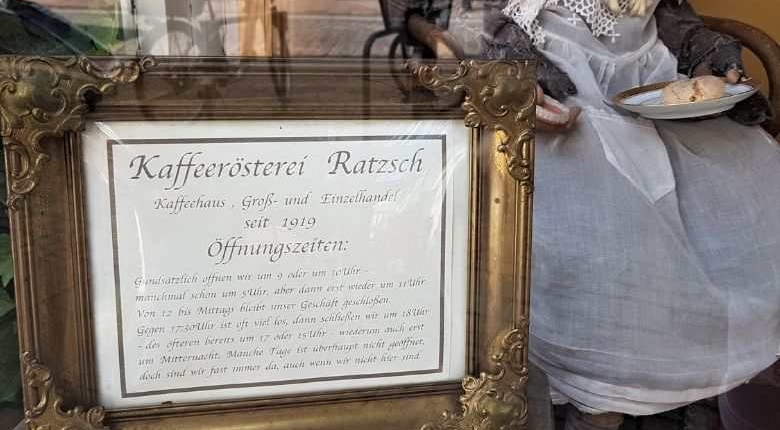 Schaufensterschild in der Kaffeerösterei Ratzsch in Lüneburg
