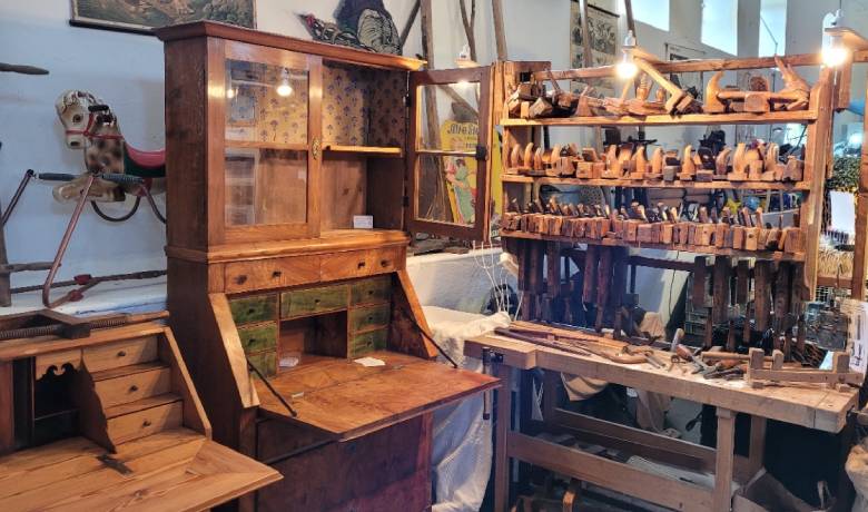 Alsterstühle in Weiß mit Hocker